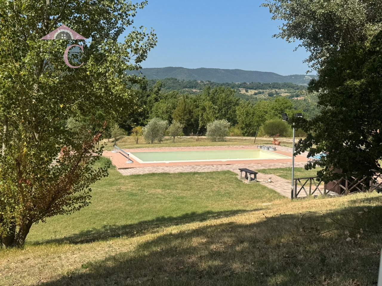 villa moderna con piscina  11.jpg